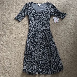 NWT Small LulaRoe Nicole Charcoal Grey w/ Feathers
